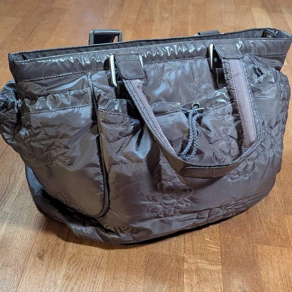 Lesportsac Handbags - 🌟 LeSportsac x Stella McCartney Quilted Nylon Carry All Bag w Matching Pouch 🌟
